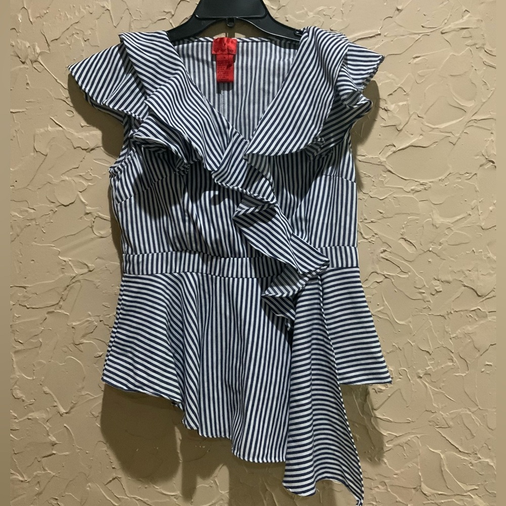 ❤️❤️ V Cristina Ruffle Stripe Top❤️❤️size M
